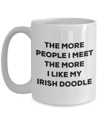 Lustige Kaffeetasse mit Aufschrift „The more people I meet the more I like my Irish Doodle“, für Weihnachten, Hundeliebhaber, süße Gag Geschenkidee 15oz weiß