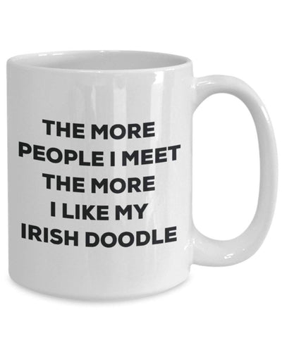 Lustige Kaffeetasse mit Aufschrift „The more people I meet the more I like my Irish Doodle“, für Weihnachten, Hundeliebhaber, süße Gag Geschenkidee 15oz weiß