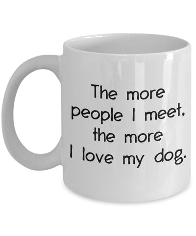 Tasse mit Aufschrift „The More People I meet the More I Love My Dog“